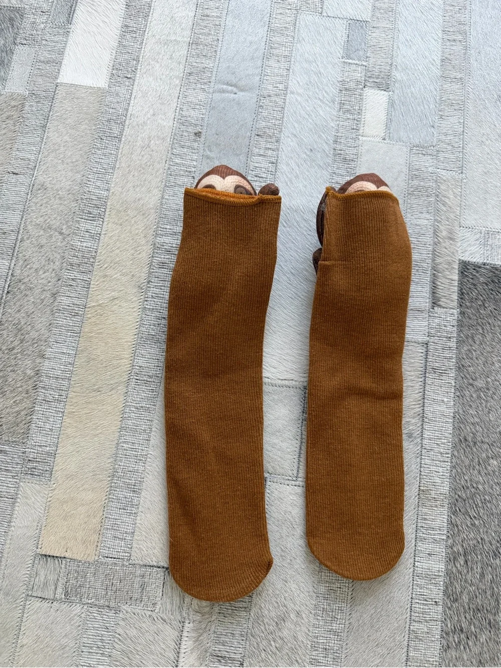 Fun sloth socks 🦥 - Picture 2 of 2